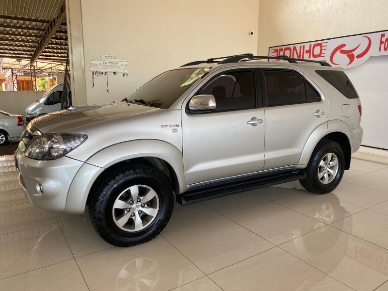 TOYOTA HILUX SW4 3.0 SRV 4X4 16V TURBO INTERCOOLER DIESEL 4P AUTOMÁTICO 2006/2006 TONHO AUTOMÓVEIS LAJEADO / Carros no Vale