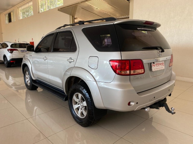 TOYOTA HILUX SW4 3.0 SRV 4X4 16V TURBO INTERCOOLER DIESEL 4P AUTOMÁTICO 2006/2006 TONHO AUTOMÓVEIS LAJEADO / Carros no Vale