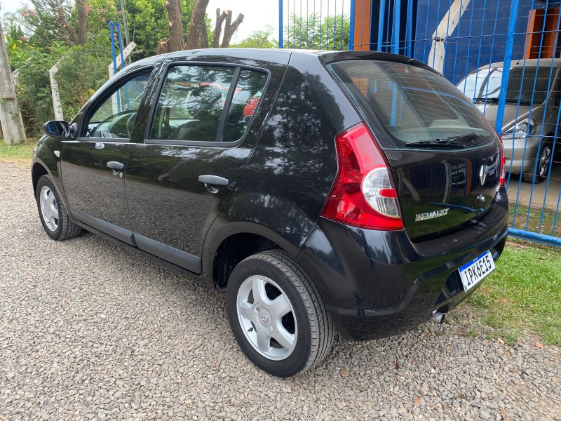 RENAULT SANDERO 1.0 EXPRESSION 16V /2009 MENEGHINI VEÍCULOS ARROIO DO MEIO / Carros no Vale