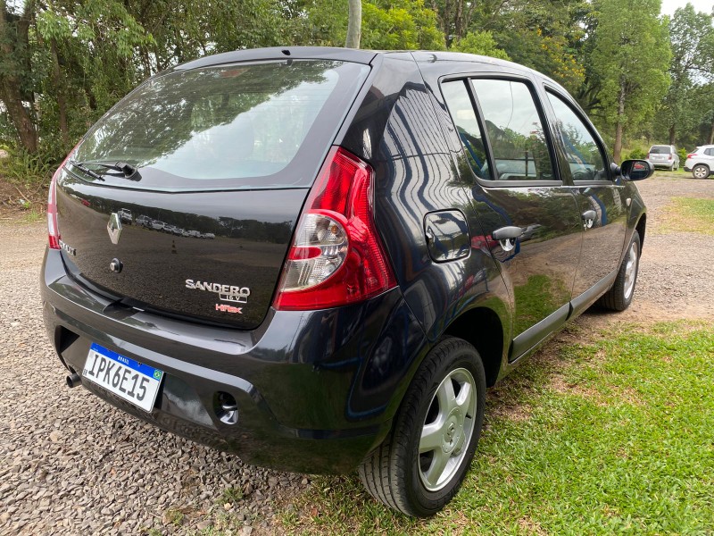 RENAULT SANDERO 1.0 EXPRESSION 16V /2009 MENEGHINI VEÍCULOS ARROIO DO MEIO / Carros no Vale