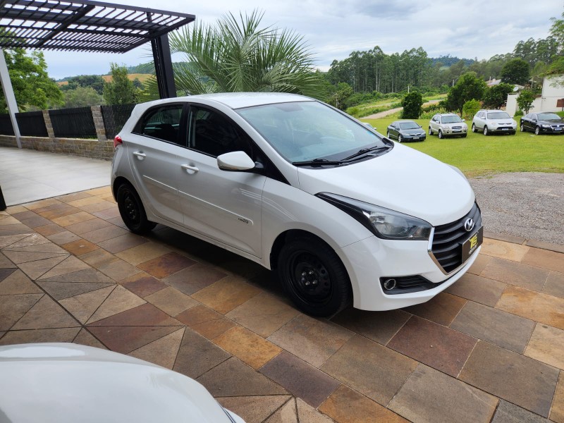 HYUNDAI HB20 1.6 COMFORT 2016/2017 TS VEÍCULOS ANTA GORDA / Carros no Vale