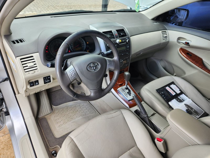 TOYOTA COROLLA ALTIS 2.0 2010/2011 TS VEÍCULOS ANTA GORDA / Carros no Vale