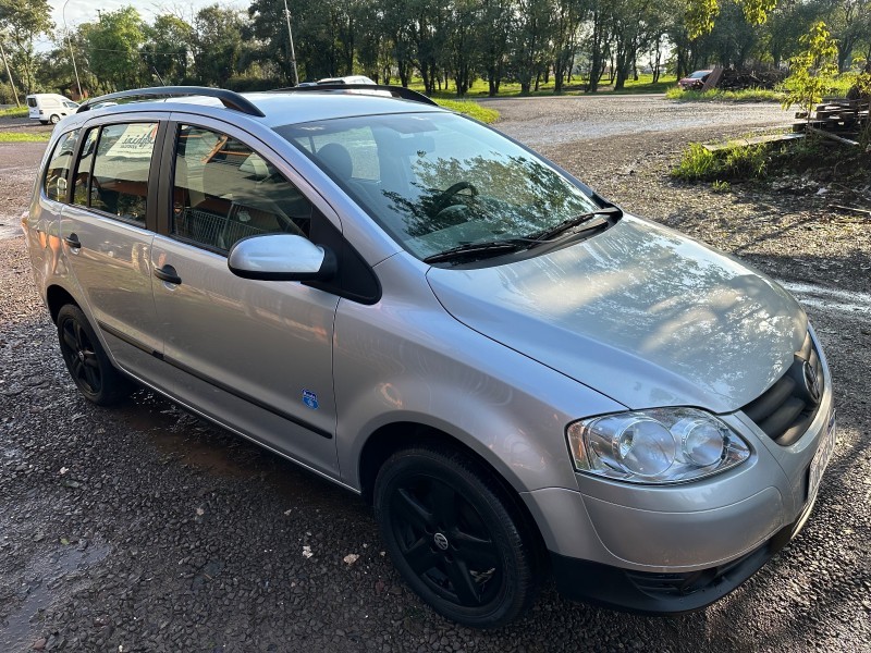 VOLKSWAGEN SPACEFOX 1.6 MI ROUTE 8V /2010 MENEGHINI VEÍCULOS ARROIO DO MEIO / Carros no Vale