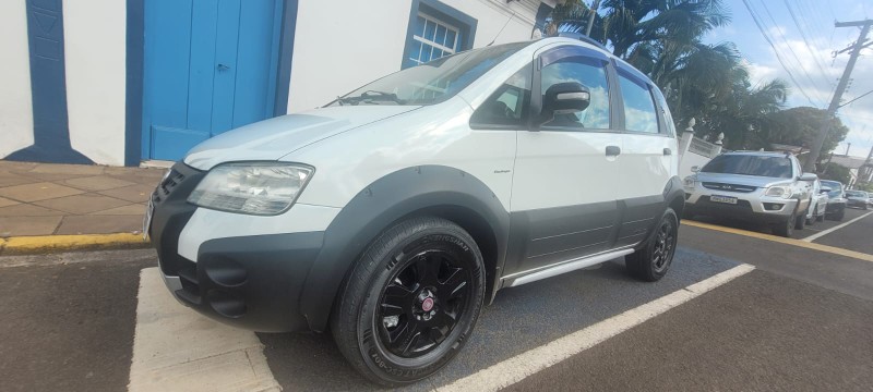FIAT IDEA 1.8 MPI ADVENTURE 8V FLEX 4P AUTOMATIZADO 2010/2010 ADRIANO VEÍCULOS CRUZEIRO DO SUL / Carros no Vale