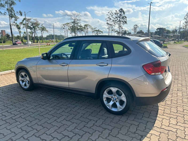 BMW X1 2.0 16V GASOLINA SDRIVE18I 4P AUTOMÁTICO /2012 NEURI VEÍCULOS LAJEADO / Carros no Vale
