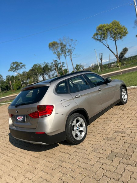 BMW X1 2.0 16V GASOLINA SDRIVE18I 4P AUTOMÁTICO /2012 NEURI VEÍCULOS LAJEADO / Carros no Vale