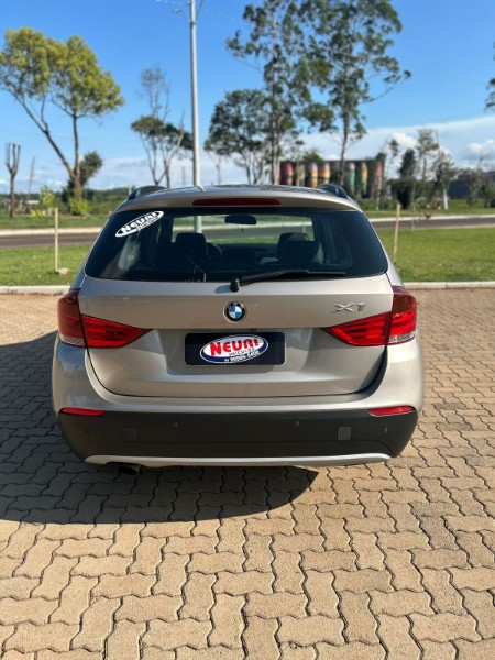 BMW X1 2.0 16V GASOLINA SDRIVE18I 4P AUTOMÁTICO /2012 NEURI VEÍCULOS LAJEADO / Carros no Vale
