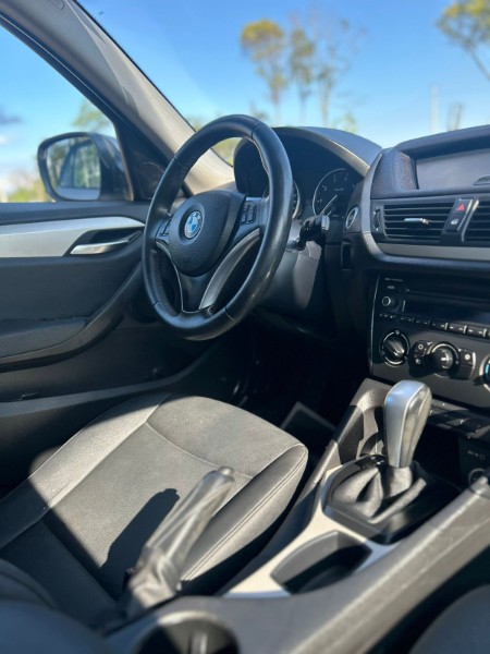 BMW X1 2.0 16V GASOLINA SDRIVE18I 4P AUTOMÁTICO /2012 NEURI VEÍCULOS LAJEADO / Carros no Vale