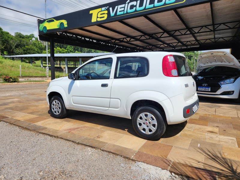 FIAT UNO VIVACE 1.0 2014 2013/2014 TS VEÍCULOS ANTA GORDA / Carros no Vale