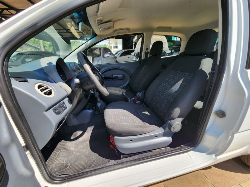FIAT UNO VIVACE 1.0 2014 2013/2014 TS VEÍCULOS ANTA GORDA / Carros no Vale