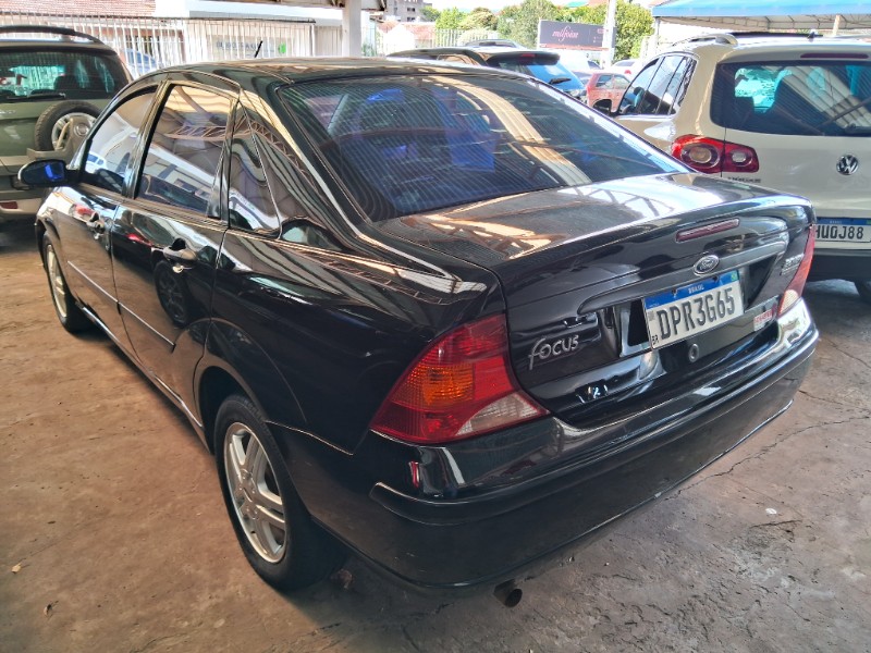 FORD FOCUS SEDAN 2.0 16V 2005/2005 SCHAEFER AUTOMÓVEIS TEUTÔNIA / Carros no Vale