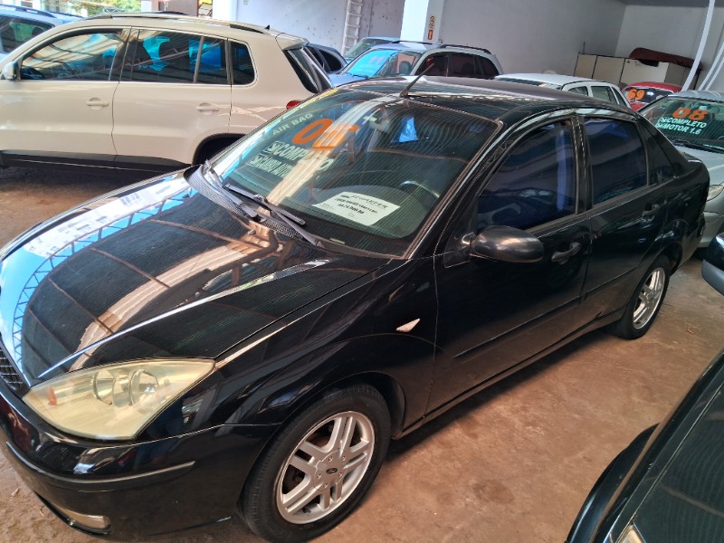 FORD FOCUS SEDAN 2.0 16V 2005/2005 SCHAEFER AUTOMÓVEIS TEUTÔNIA / Carros no Vale