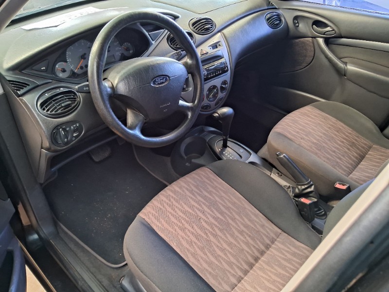 FORD FOCUS SEDAN 2.0 16V 2005/2005 SCHAEFER AUTOMÓVEIS TEUTÔNIA / Carros no Vale