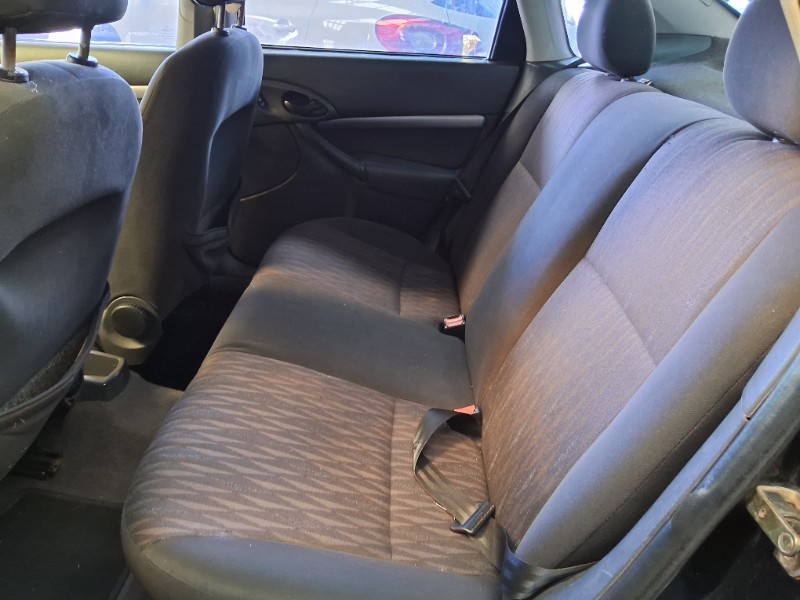 FORD FOCUS SEDAN 2.0 16V 2005/2005 SCHAEFER AUTOMÓVEIS TEUTÔNIA / Carros no Vale