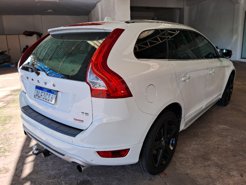 VOLVO XC 60 T5 R-DESIGN 2.0 AWD 2012/2012 SCHAEFER AUTOMÓVEIS TEUTÔNIA / Carros no Vale