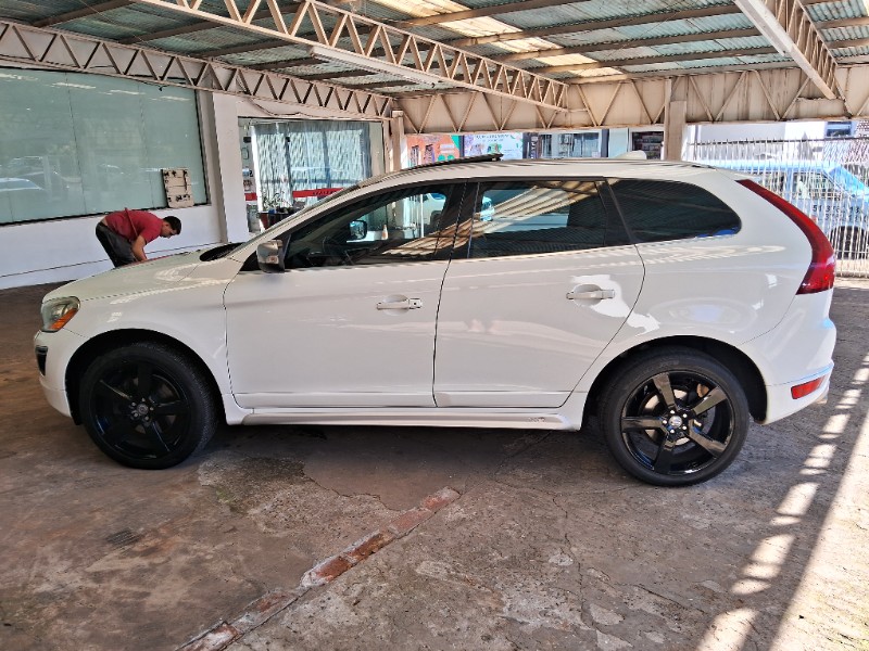 VOLVO XC 60 T5 R-DESIGN 2.0 AWD 2012/2012 SCHAEFER AUTOMÓVEIS TEUTÔNIA / Carros no Vale