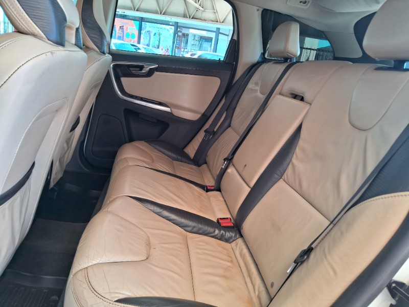 VOLVO XC 60 T5 R-DESIGN 2.0 AWD 2012/2012 SCHAEFER AUTOMÓVEIS TEUTÔNIA / Carros no Vale