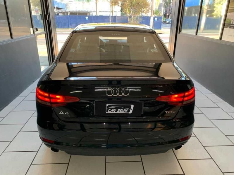 AUDI A4 2.0 TFSI ATTRACTION GASOLINA 4P S TRONIC 2017/2018 FÁBIO BERNARDES PORTO ALEGRE / Carros no Vale