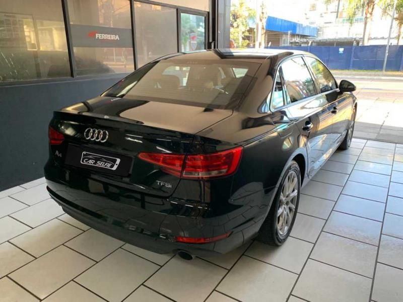 AUDI A4 2.0 TFSI ATTRACTION GASOLINA 4P S TRONIC 2017/2018 FÁBIO BERNARDES PORTO ALEGRE / Carros no Vale