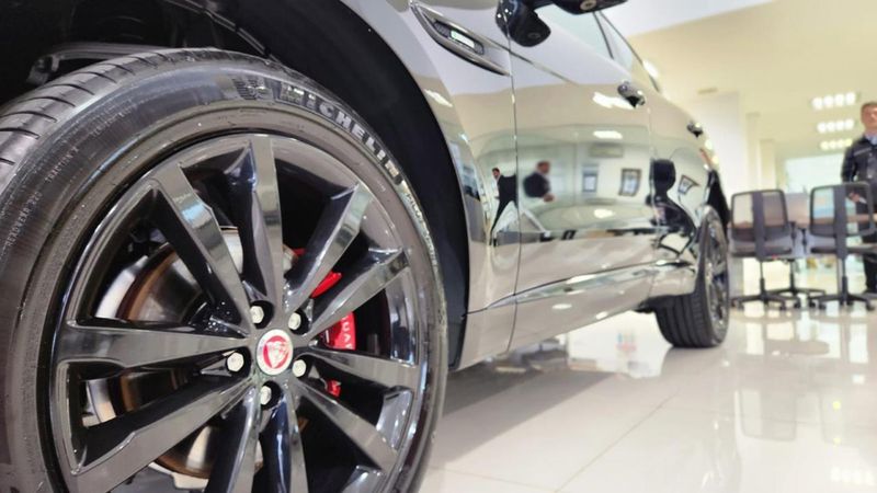 JAGUAR F-PACE 2.0 16V INGENIUM R-SPORT AWD 4P AUTOMÁTICO 2019/2020 FÁBIO BERNARDES PORTO ALEGRE / Carros no Vale
