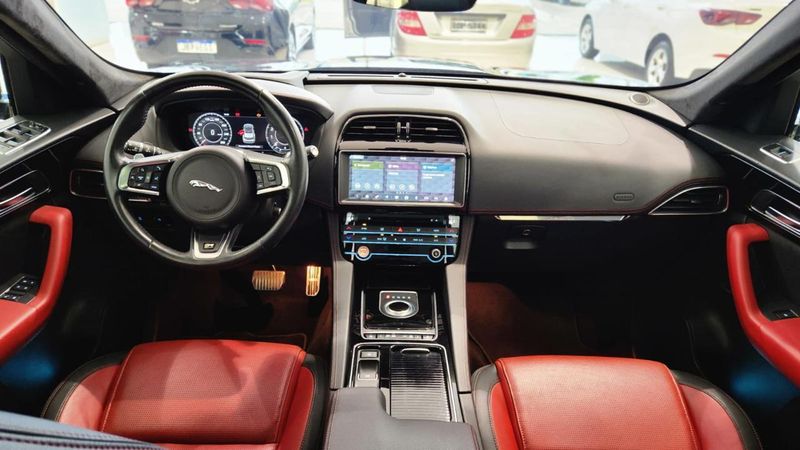 JAGUAR F-PACE 2.0 16V INGENIUM R-SPORT AWD 4P AUTOMÁTICO 2019/2020 FÁBIO BERNARDES PORTO ALEGRE / Carros no Vale
