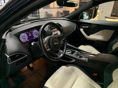 JAGUAR F-PACE 2.0 16V INGENIUM R-SPORT AWD 4P AUTOMÁTICO 2019/2019 FÁBIO BERNARDES PORTO ALEGRE / Carros no Vale
