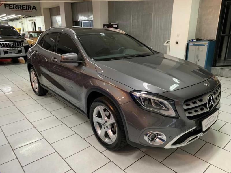 MERCEDES-BENZ GLA 200 1.6 CGI FLEX ENDURO 7G-DCT 2017/2018 FÁBIO BERNARDES PORTO ALEGRE / Carros no Vale