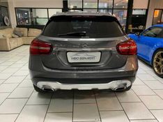 MERCEDES-BENZ GLA 200 1.6 CGI FLEX ENDURO 7G-DCT 2017/2018 FÁBIO BERNARDES PORTO ALEGRE / Carros no Vale