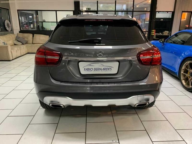 MERCEDES-BENZ GLA 200 1.6 CGI FLEX ENDURO 7G-DCT 2017/2018 FÁBIO BERNARDES PORTO ALEGRE / Carros no Vale