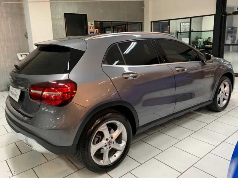 MERCEDES-BENZ GLA 200 1.6 CGI FLEX ENDURO 7G-DCT 2017/2018 FÁBIO BERNARDES PORTO ALEGRE / Carros no Vale