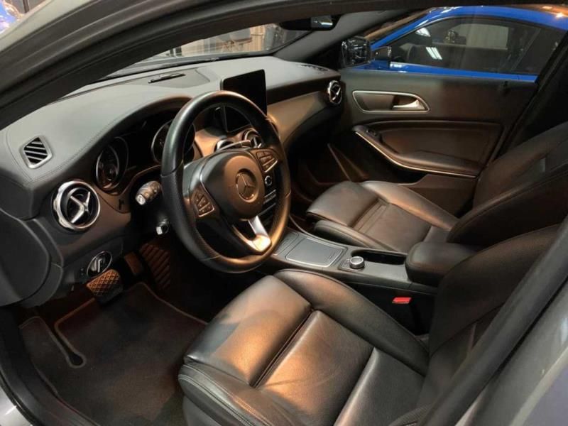 MERCEDES-BENZ GLA 200 1.6 CGI FLEX ENDURO 7G-DCT 2017/2018 FÁBIO BERNARDES PORTO ALEGRE / Carros no Vale