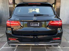 MERCEDES-BENZ GLC 250 2.0 CGI GASOLINA 4MATIC 9G-TRONIC 2015/2016 FÁBIO BERNARDES PORTO ALEGRE / Carros no Vale