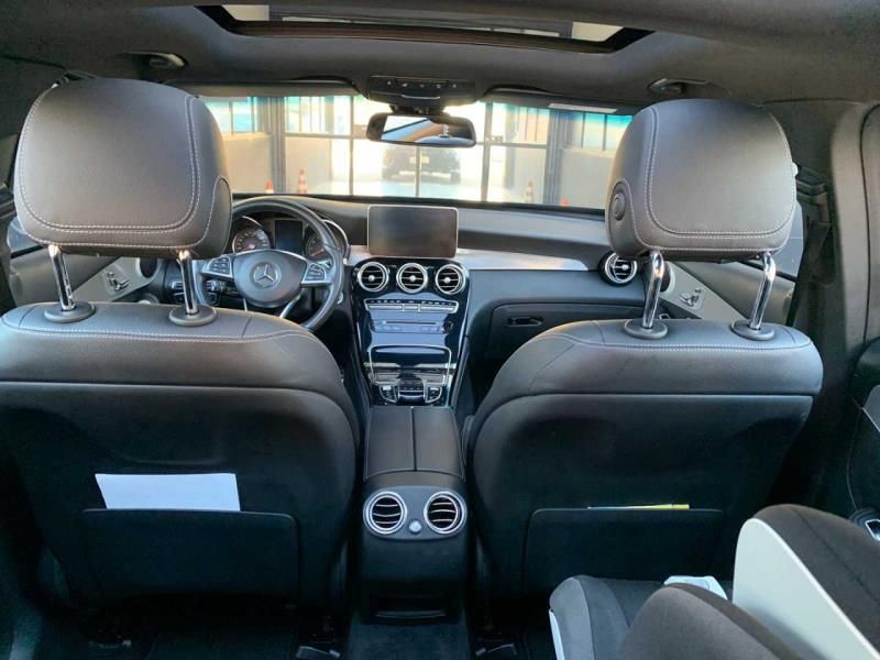 MERCEDES-BENZ GLC 250 2.0 CGI GASOLINA 4MATIC 9G-TRONIC 2015/2016 FÁBIO BERNARDES PORTO ALEGRE / Carros no Vale