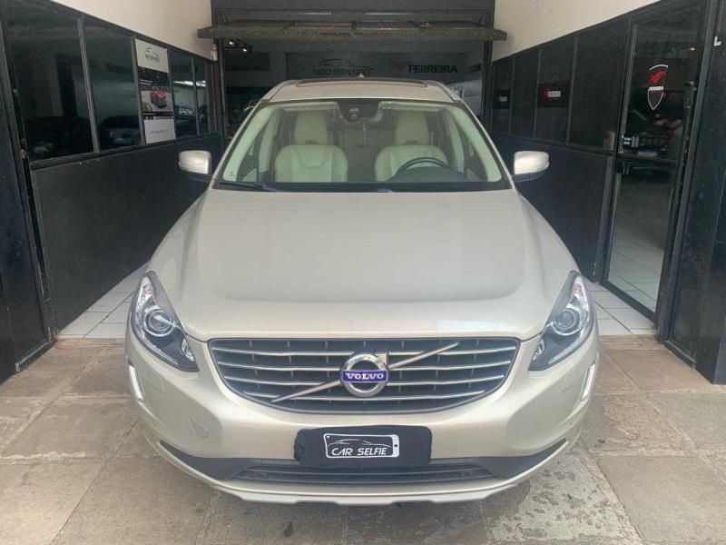 VOLVO XC60 2.4 D5 MOMENTUM DIESEL AWD 4P AUTOMÁTICO 2017/2017 FÁBIO BERNARDES PORTO ALEGRE / Carros no Vale