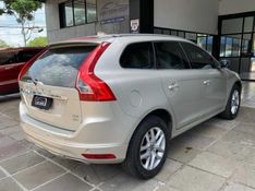 VOLVO XC60 2.4 D5 MOMENTUM DIESEL AWD 4P AUTOMÁTICO 2017/2017 FÁBIO BERNARDES PORTO ALEGRE / Carros no Vale