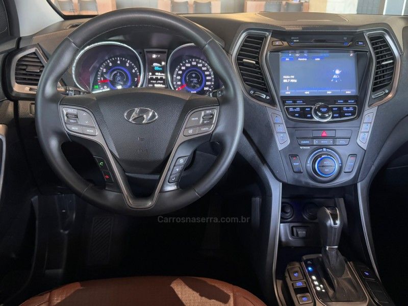 HYUNDAI SANTA FÉ 3.3 MPFI 4X4 7 LUGARES V6 270CV 2013/2014 GRIFFCAR MULTIMARCAS DOIS IRMÃOS / Carros no Vale