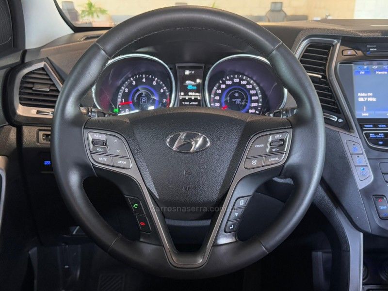 HYUNDAI SANTA FÉ 3.3 MPFI 4X4 7 LUGARES V6 270CV 2013/2014 GRIFFCAR MULTIMARCAS DOIS IRMÃOS / Carros no Vale