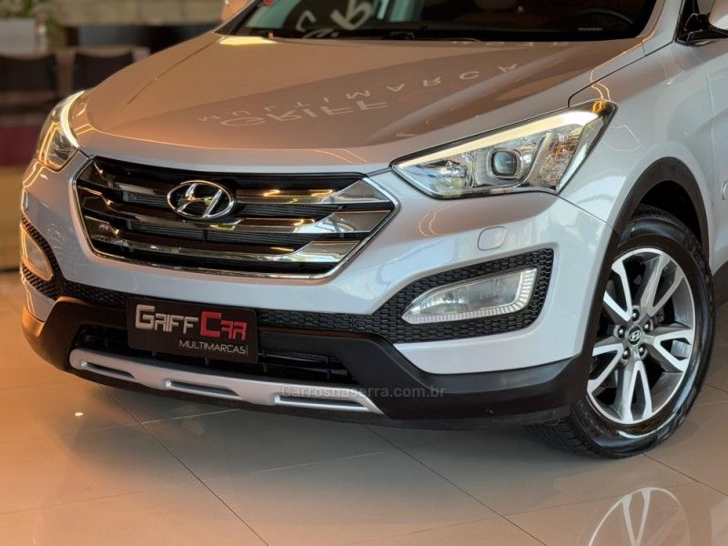 HYUNDAI SANTA FÉ 3.3 MPFI 4X4 7 LUGARES V6 270CV 2013/2014 GRIFFCAR MULTIMARCAS DOIS IRMÃOS / Carros no Vale