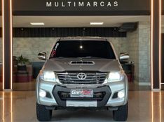TOYOTA HILUX 3.0 SRV 4X4 CD 16V TURBO INTERCOOLER 2013/2014 GRIFFCAR MULTIMARCAS DOIS IRMÃOS / Carros no Vale