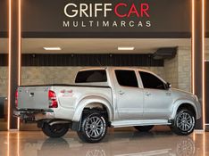 TOYOTA HILUX 3.0 SRV 4X4 CD 16V TURBO INTERCOOLER 2013/2014 GRIFFCAR MULTIMARCAS DOIS IRMÃOS / Carros no Vale