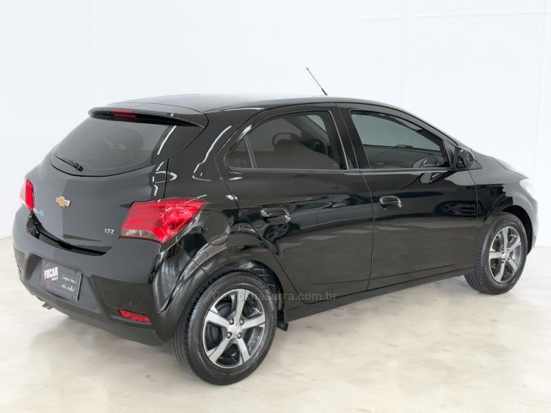 CHEVROLET ONIX 1.4 MPFI LTZ 8V 2018/2018 FOCAR VEÍCULOS CAXIAS DO SUL / Carros no Vale