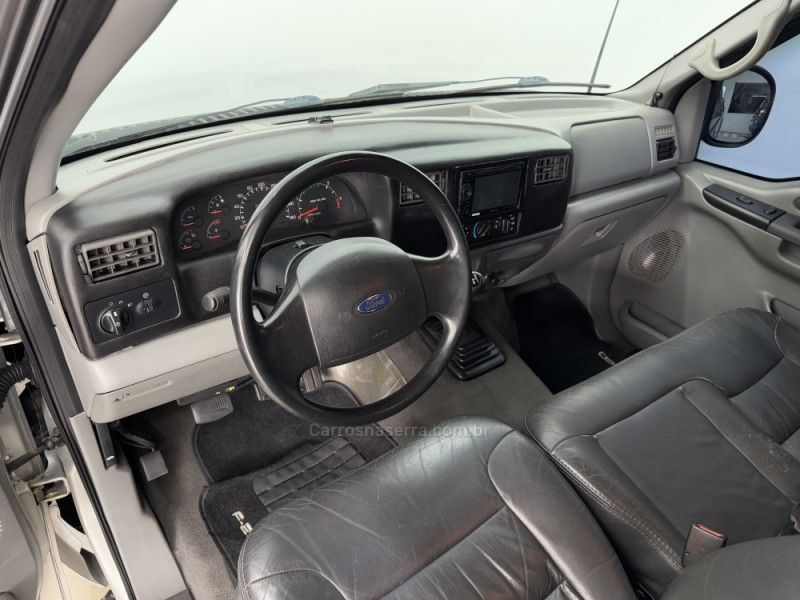 FORD F-250 4.2 XLT 4X2 CD TURBO INTERCOOLER 2005/2005 FOCAR VEÍCULOS CAXIAS DO SUL / Carros no Vale
