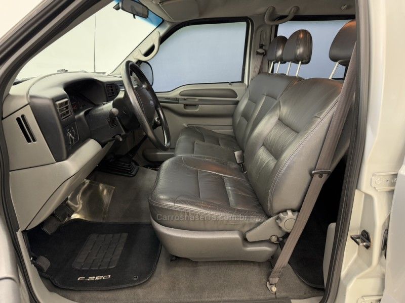 FORD F-250 4.2 XLT 4X2 CD TURBO INTERCOOLER 2005/2005 FOCAR VEÍCULOS CAXIAS DO SUL / Carros no Vale