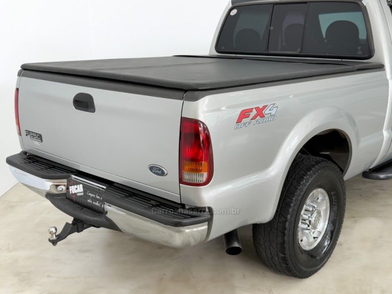 FORD F-250 4.2 XLT 4X2 CD TURBO INTERCOOLER 2005/2005 FOCAR VEÍCULOS CAXIAS DO SUL / Carros no Vale