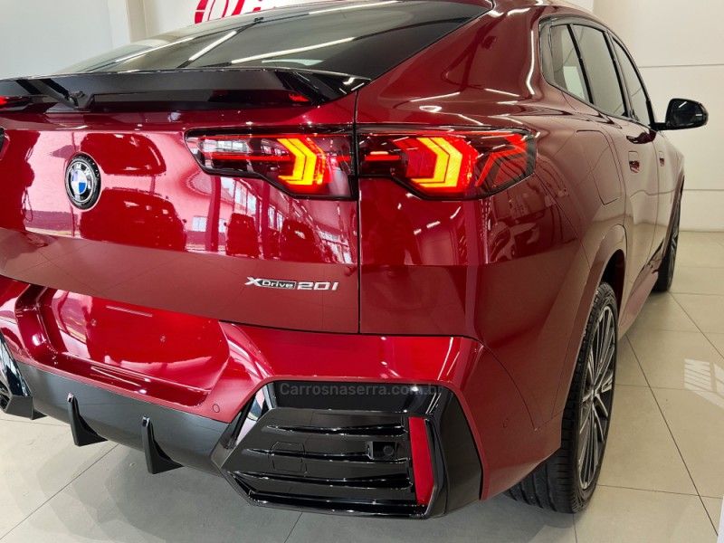 BMW X2 2.0 XDRIVE20I M SPORT 2024/2025 ÓTIMA CAR FLORES DA CUNHA / Carros no Vale