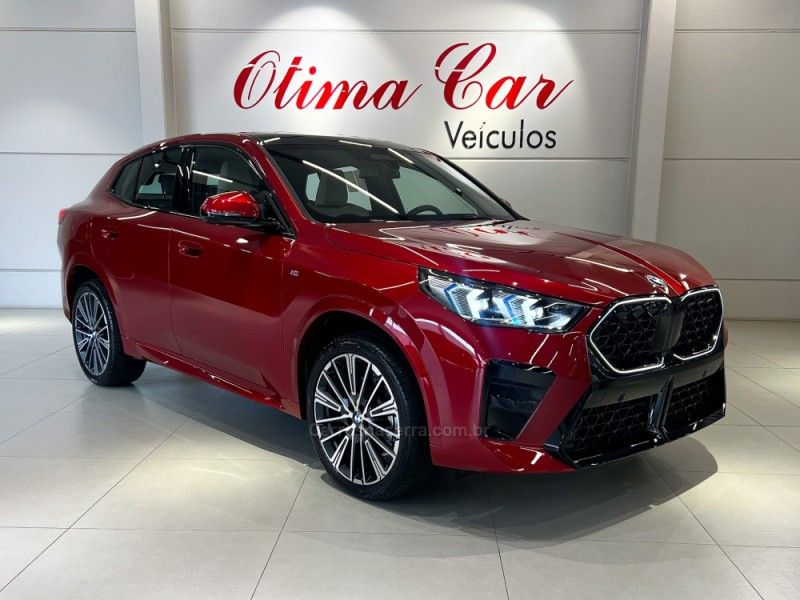BMW X2 2.0 XDRIVE20I M SPORT 2024/2025 ÓTIMA CAR FLORES DA CUNHA / Carros no Vale