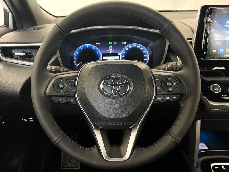 TOYOTA COROLLA 2.0 CROSS XRE 16V 2025/2026 ÓTIMA CAR FLORES DA CUNHA / Carros no Vale