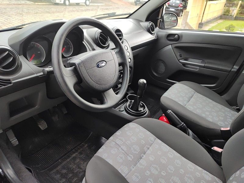 FORD FIESTA 1.0 SE 8V 2014/2014 AWD MULTIMARCAS LAJEADO / Carros no Vale