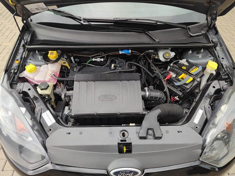 FORD FIESTA 1.0 SE 8V 2014/2014 AWD MULTIMARCAS LAJEADO / Carros no Vale