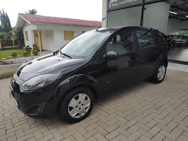 FORD FIESTA 1.0 SE 8V 2014/2014 AWD MULTIMARCAS LAJEADO / Carros no Vale